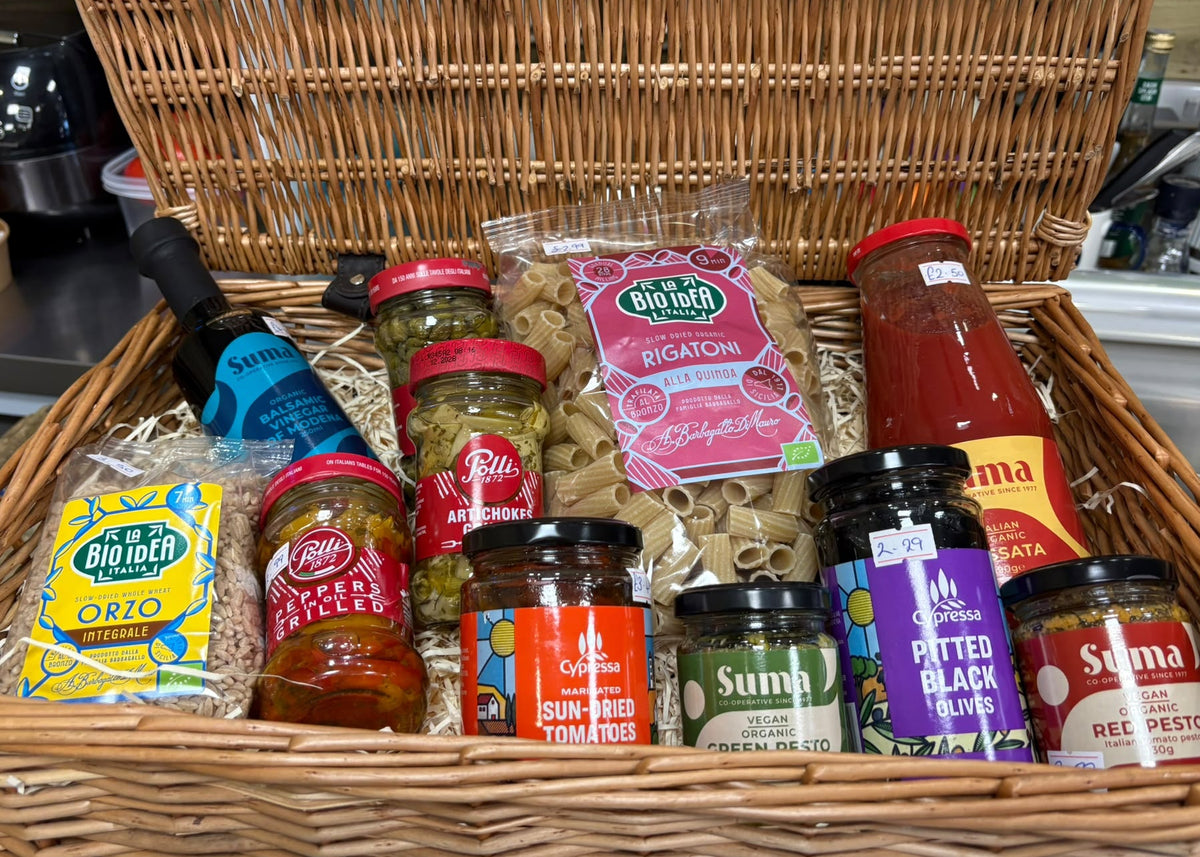 Classic woven Deluxe Mediterranean Gift Hamper